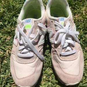 🥳 (SOLD) New Balance sneakers